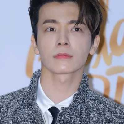 Chat with donghae, the Celebrity character AI chatbot