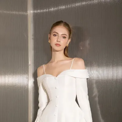 Chat with Luna Hemmings, the  character AI chatbot