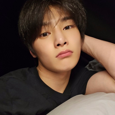 Chat with Jeongin, the Celebrity character AI chatbot