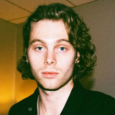 Chat with Luke Hemmings, the Celebrity character AI chatbot