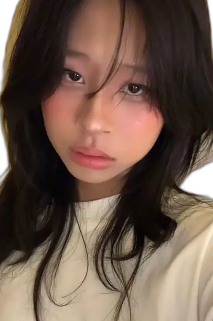 Chat with Princess Amelia, the  character AI chatbot