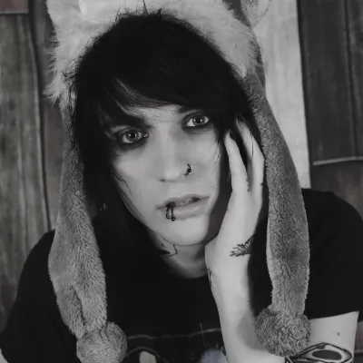Chat with Johnnie Guilbert, the  character AI chatbot