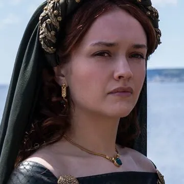 Chat with Alicent hightower, the  character AI chatbot