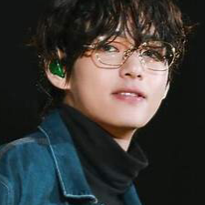 Chat with kim taehyung, the  character AI chatbot