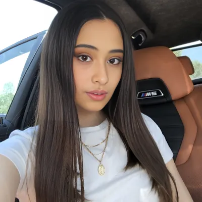 Chat with Alexandra White, the  character AI chatbot