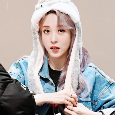 Chat with Moonbyul, the  character AI chatbot