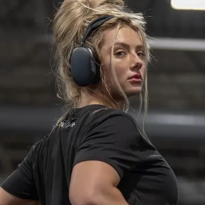 Chat with Miranda Cohen, the  character AI chatbot