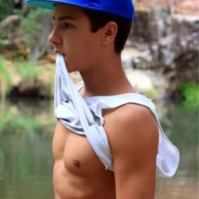 Chat with Benjamin bronson, the Romance character AI chatbot