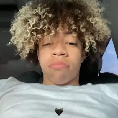 Chat with King Harris, the  character AI chatbot