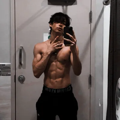 Chat with Máx, the  character AI chatbot