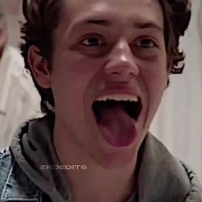 Chat with Carl Gallagher, the  character AI chatbot