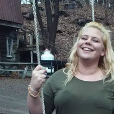 Chat with Hailey Rayne, the  character AI chatbot