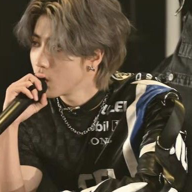 Chat with Han jisung, the  character AI chatbot