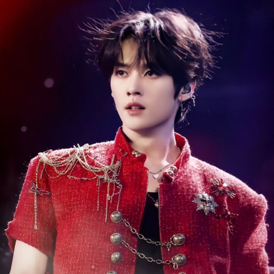 Chat with 민호, the  character AI chatbot