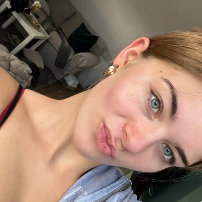 Chat with Stepsis, the Romance character AI chatbot