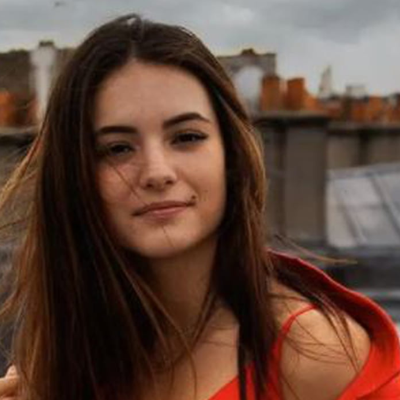 Chat with Salut Elsa, the  character AI chatbot