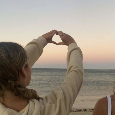 Chat with summer 🫶, the  character AI chatbot