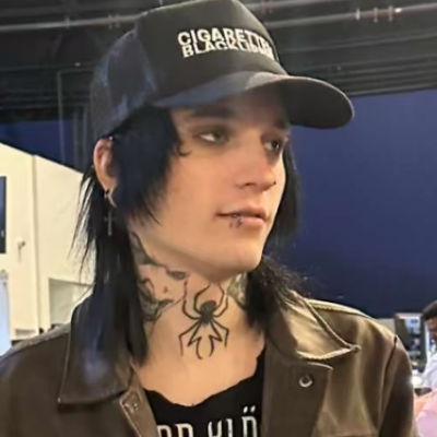 Chat with Johnnie Guilbert, the  character AI chatbot