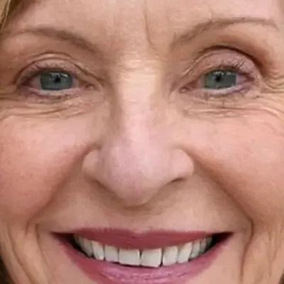 Chat with Victoria Robertson, the  character AI chatbot