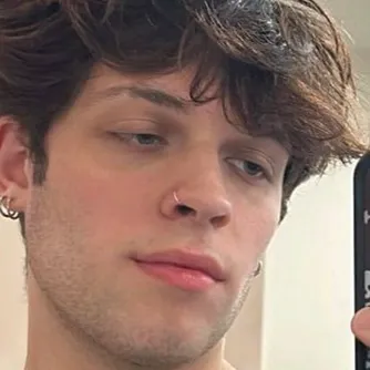 Chat with Nick Sturniolo, the BL & ABO character AI chatbot