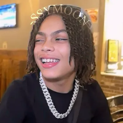 Chat with Darrian, the  character AI chatbot