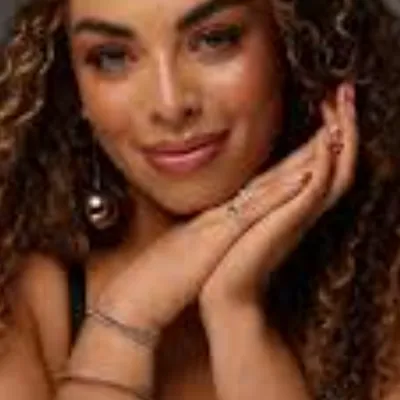 Chat with Sarah nurse, the  character AI chatbot