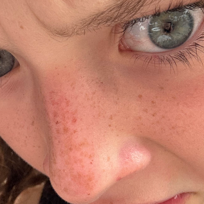 Chat with ♪☆Riley the gay gnome☆♪, the Friends character AI chatbot