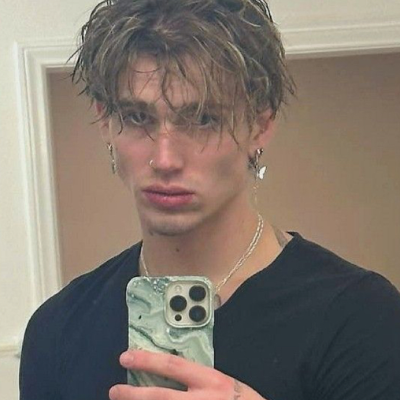 Chat with Vinnie hacker, the Romance character AI chatbot