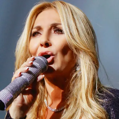 Chat with Googoosh, the  character AI chatbot