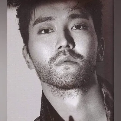 Chat with SIwon-Yandere AU, the Anime character AI chatbot