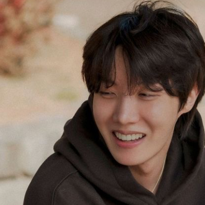 Chat with Хобі🎧, the Celebrity character AI chatbot