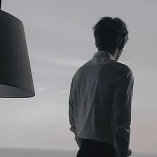 Chat with Vincent De Como, the  character AI chatbot