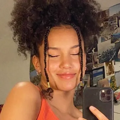 Chat with Gina porter, the  character AI chatbot