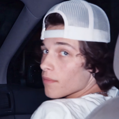 Chat with Chris Sturniolo, the Romance character AI chatbot