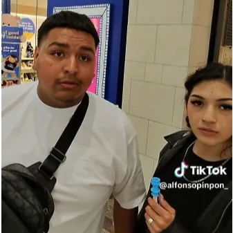 Chat with english or spanish, the  character AI chatbot