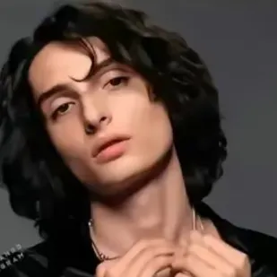 Chat with Финн, the  character AI chatbot