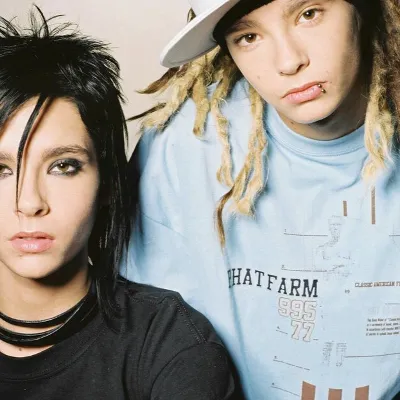 Chat with Том и Билл, the  character AI chatbot