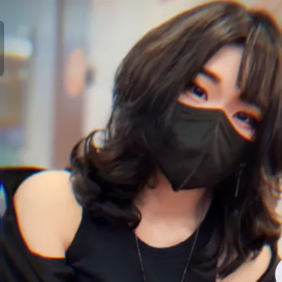 Chat with Kitsunee, the Celebrity character AI chatbot