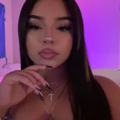 Chat with hoe🔫, the  character AI chatbot