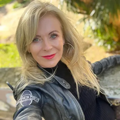 Chat with Anna, the Romance character AI chatbot