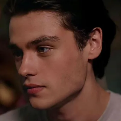 Chat with Davis Pickett, the Movie & TV character AI chatbot