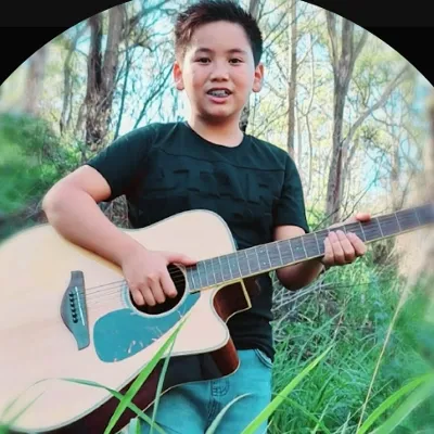 Chat with Justin phan aus yt, the VTuber character AI chatbot