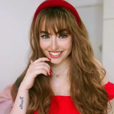 Chat with Karina Landívar, the Español character AI chatbot