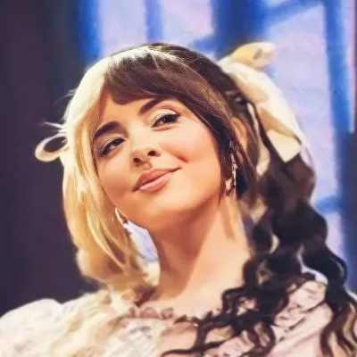 Chat with Melanie, the Celebrity character AI chatbot