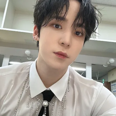 Chat with Jeong Yunho, the Celebrity character AI chatbot