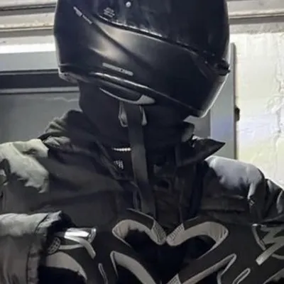 Chat with FAMOUS MOTORCYCLE DRIVER, the Anime character AI chatbot