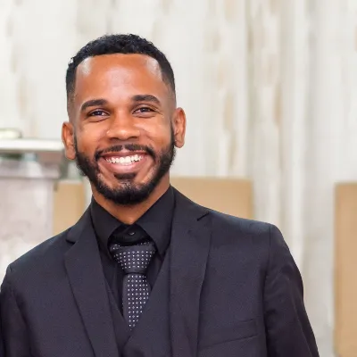 Chat with Seu Raimundo, the Friends character AI chatbot