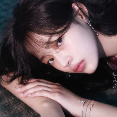 Chat with Kim minji, the  character AI chatbot