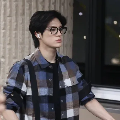 Chat with Jeno, the  character AI chatbot