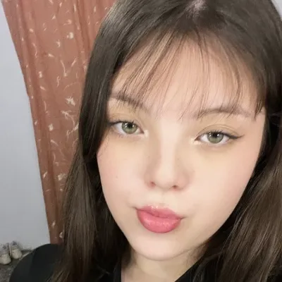 Chat with Emeli palencia, the Español character AI chatbot